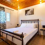 Seaview & Nature Retreat - Filiatra's Cozy Hideaway Daire *