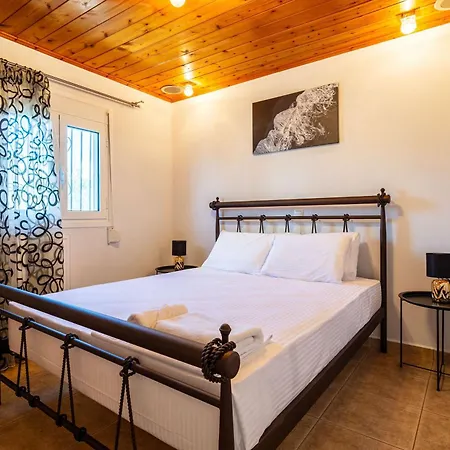 Seaview & Nature Retreat - Filiatra's Cozy Hideaway Апартаменты *