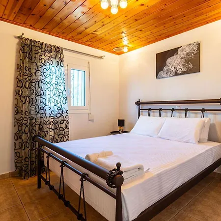 Апартаменты Seaview & Nature Retreat - Filiatra's Cozy Hideaway *