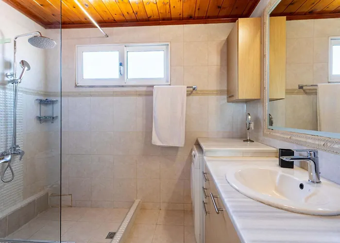 Seaview&nature Retreat - Filiatra's Cozy Hideaway *