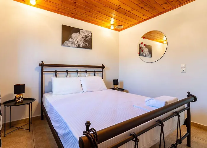 Seaview&nature Retreat - Filiatra's Cozy Hideaway Apartament