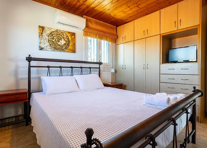 Seaview&nature Retreat - Filiatra's Cozy Hideaway *