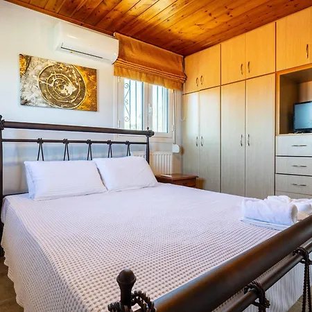 Seaview & Nature Retreat - Filiatra's Cozy Hideaway *