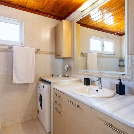 Seaview & Nature Retreat - Filiatra's Cozy Hideaway דירה