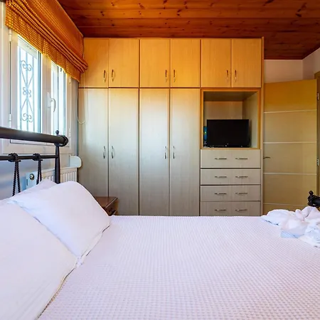 Seaview & Nature Retreat - Filiatra's Cozy Hideaway *