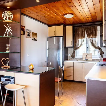 Seaview & Nature Retreat - Filiatra's Cozy Hideaway דירה