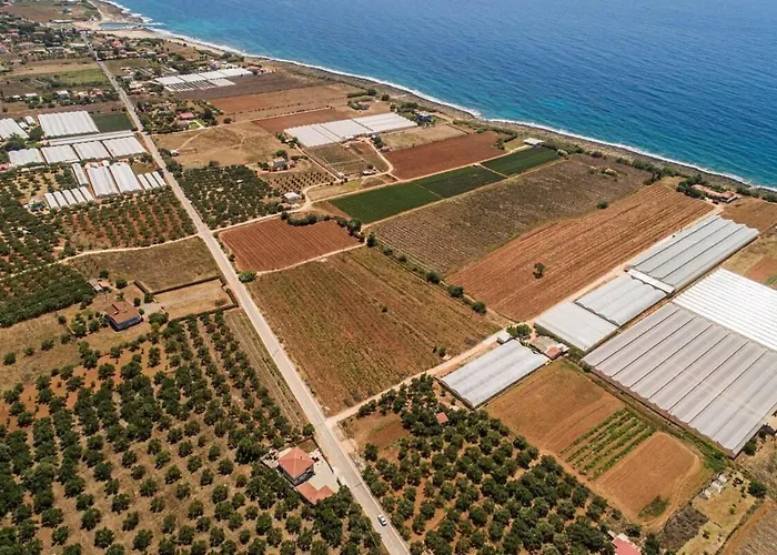 Seaview & Nature Retreat - Filiatra's Cozy Hideaway