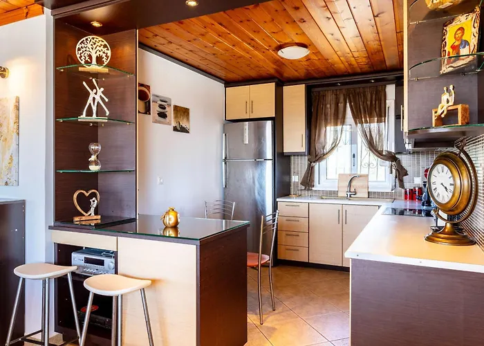 Seaview & Nature Retreat - Filiatra's Cozy Hideaway Apartamento