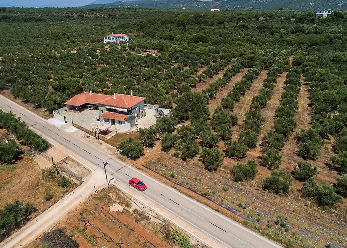 Apartamento Seaview & Nature Retreat - Filiatra's Cozy Hideaway